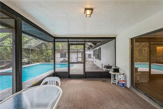 a view of livingroom with furniture