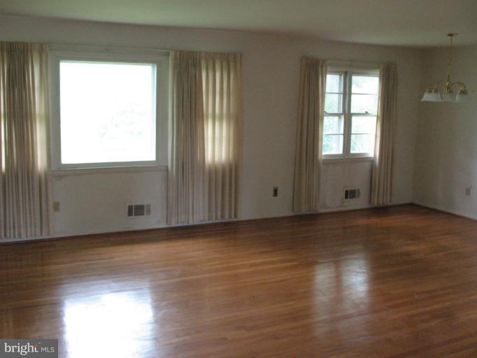 4100 Westmeath Road Nottingham, MD 21236 - Photo 11 of 16 Living Room/Dining Room