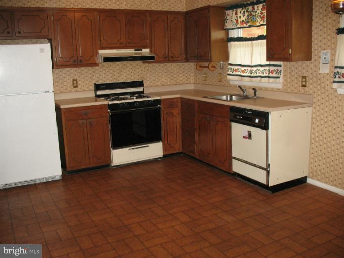 4100 Westmeath Road Nottingham, MD 21236 - Photo 8 of 16 Kitchen