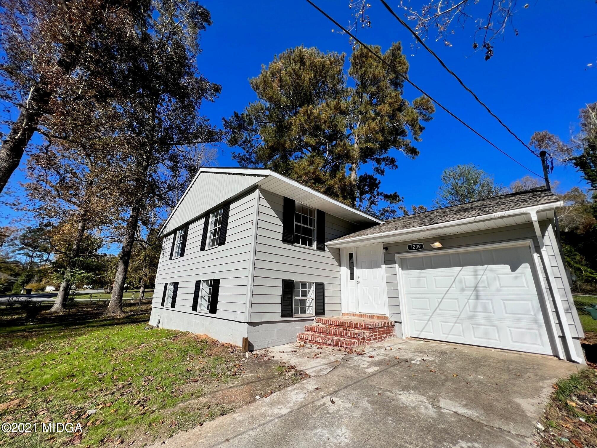 1209 Lake Valley Road Macon, GA 31210 - Photo 2 of 9 2