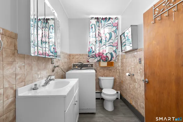 $2,500 | 48 Anderson Street, Naugatuck, CT 06770