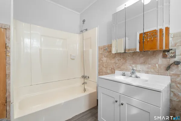 $2,500 | 48 Anderson Street, Naugatuck, CT 06770