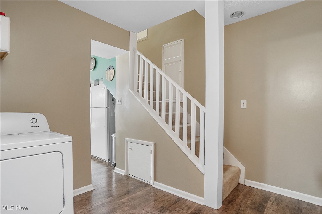 35977 Teegarden Road Salem, OH 44460 - Photo 25 of 50 Laundry area with washer / clothes dryer, baseboards, laundry area, and wood finished floors