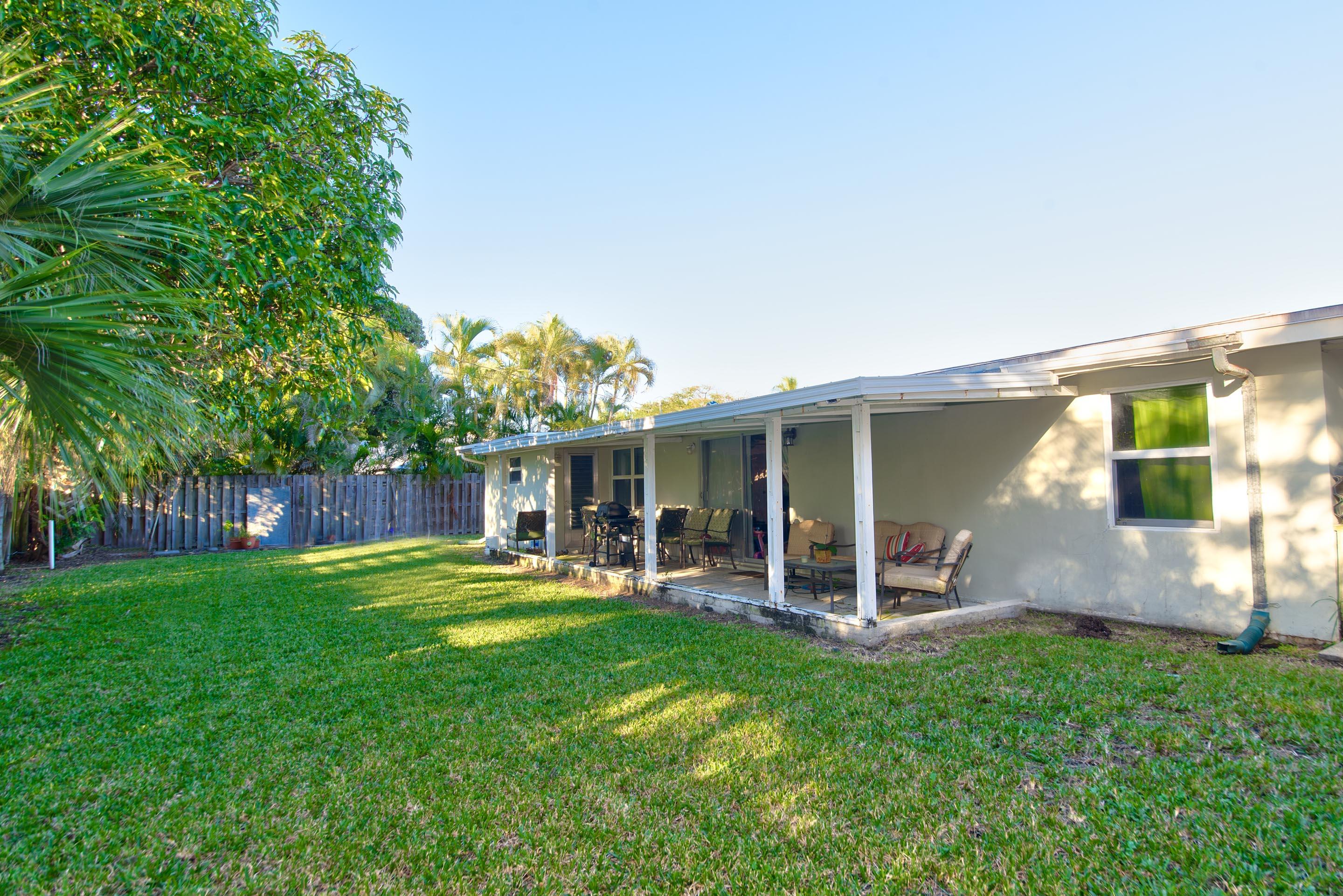 899 Southwest 9th Terrace Boca Raton, FL 33486 - Photo 13 of 13 Exterior Back