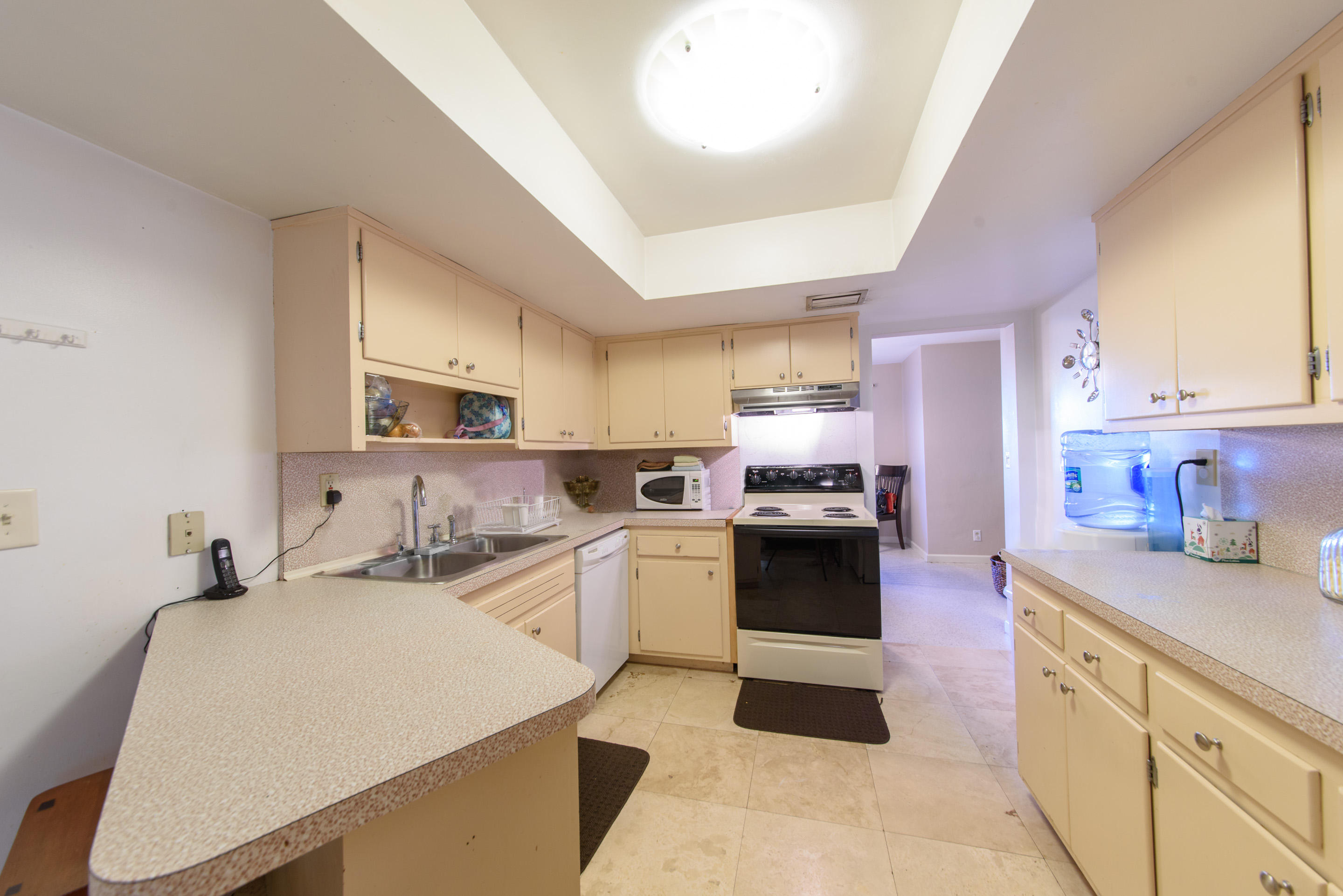 899 Southwest 9th Terrace Boca Raton, FL 33486 - Photo 3 of 13 Kitchen
