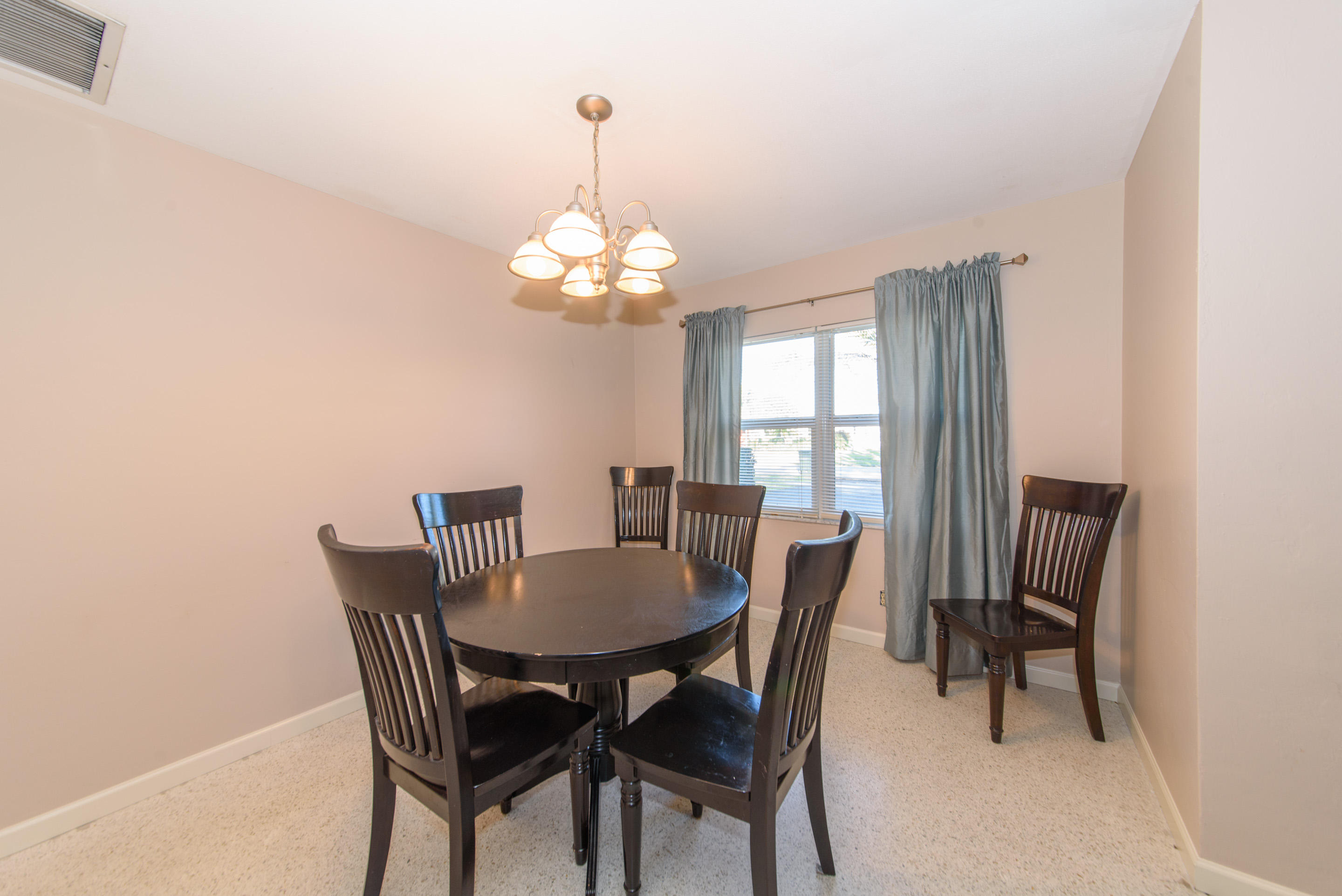 899 Southwest 9th Terrace Boca Raton, FL 33486 - Photo 4 of 13 Dining Area