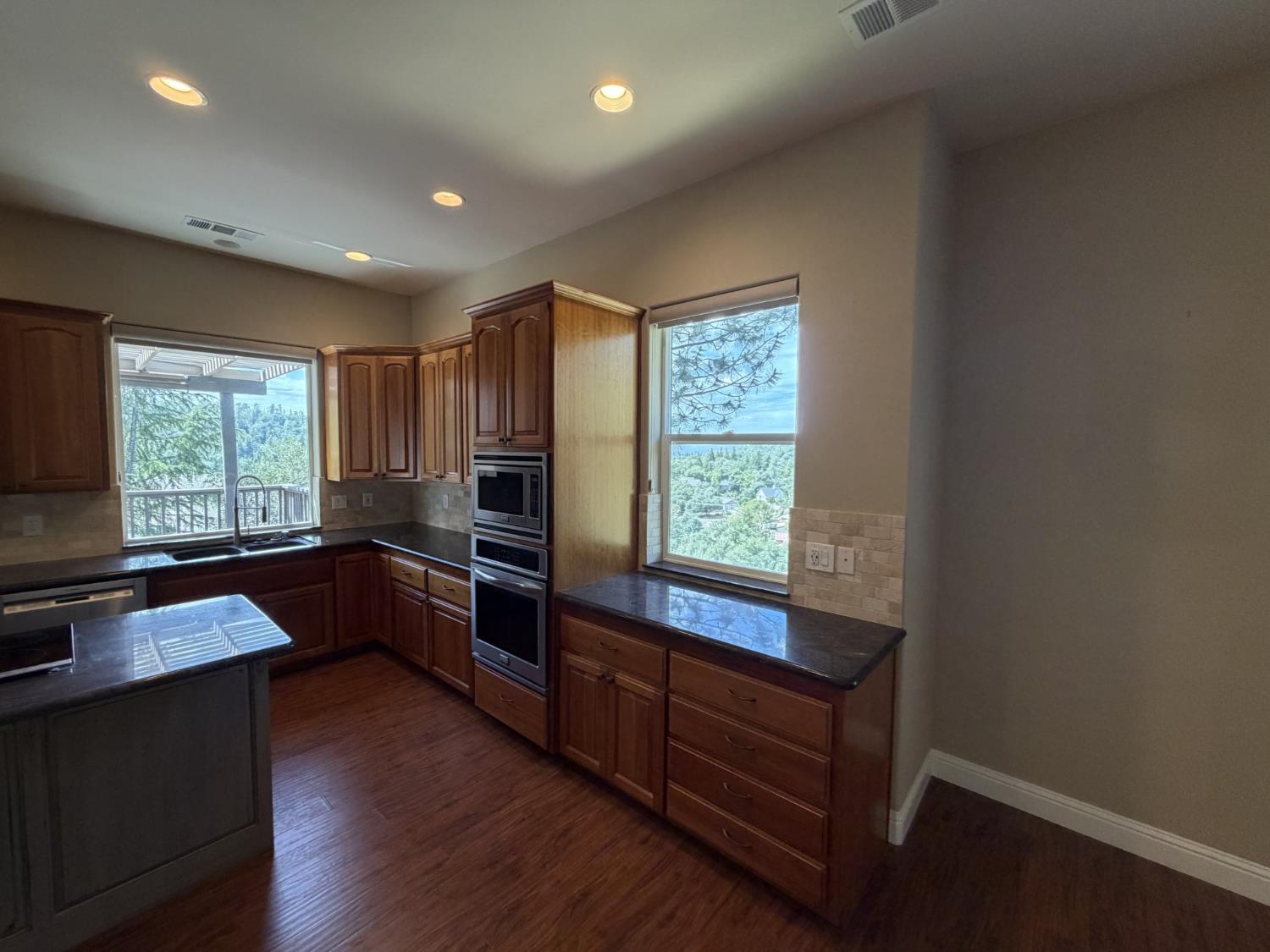 1472 Nesting Way Placerville, CA 95667 - Photo 11 of 44 Main Level kitchen