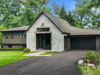 $1,795,000 | 853 Sauganash Drive, Fontana, WI 53125