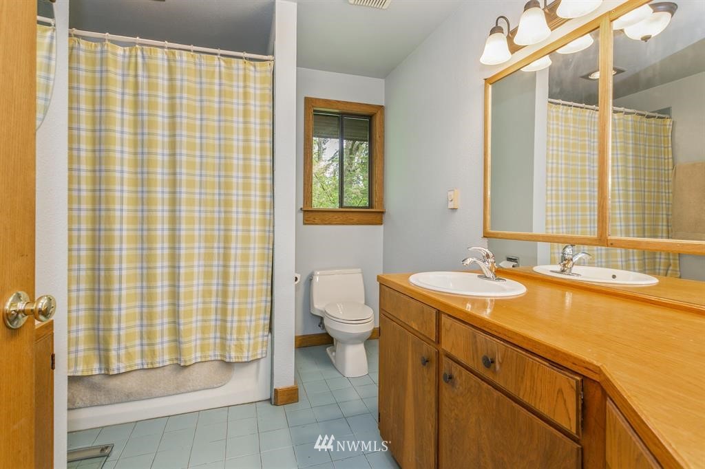 22016 High Bridge Road Monroe, WA 98272 - Photo 19 of 40 a bathroom with a sink a toilet and shower