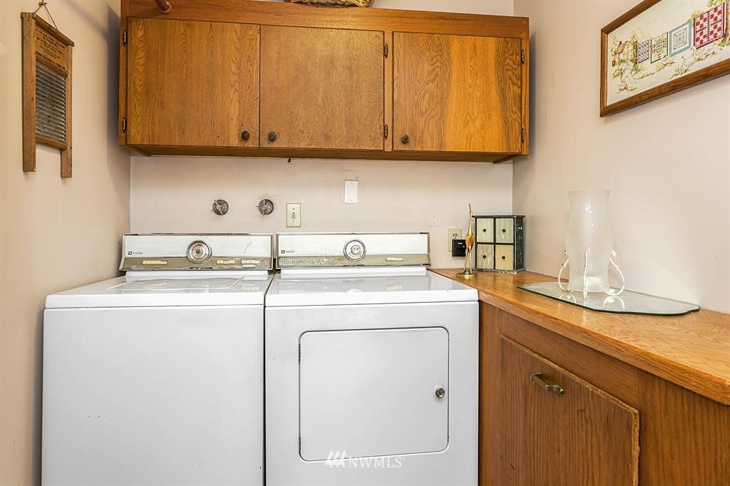 22016 High Bridge Road Monroe, WA 98272 - Photo 20 of 40 a utility room with dryer and washer