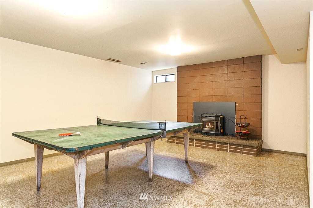 22016 High Bridge Road Monroe, WA 98272 - Photo 24 of 40 a living room with furniture a rug and a table