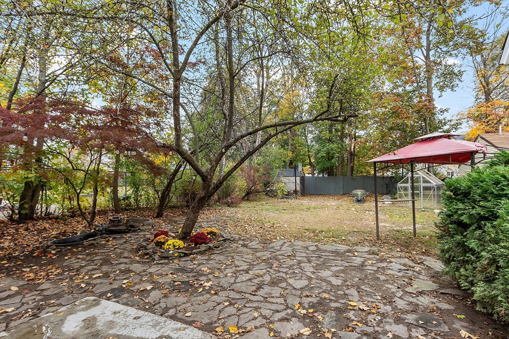 17 Edson Street Lowell, MA 01851 - Photo 5 of 37