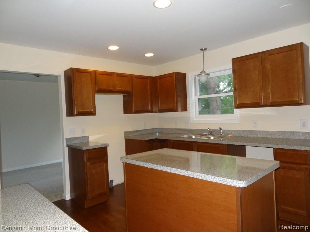 1738 Ridge Road White Lake, MI 48383 - Photo 5 of 20 DSC03560.jpg