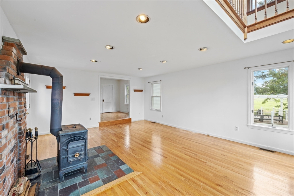 94 Clinton Road Weymouth, MA 02189 - Photo 7 of 26 Gallery Image 7