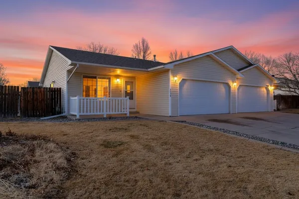 a view of a house with a backyard