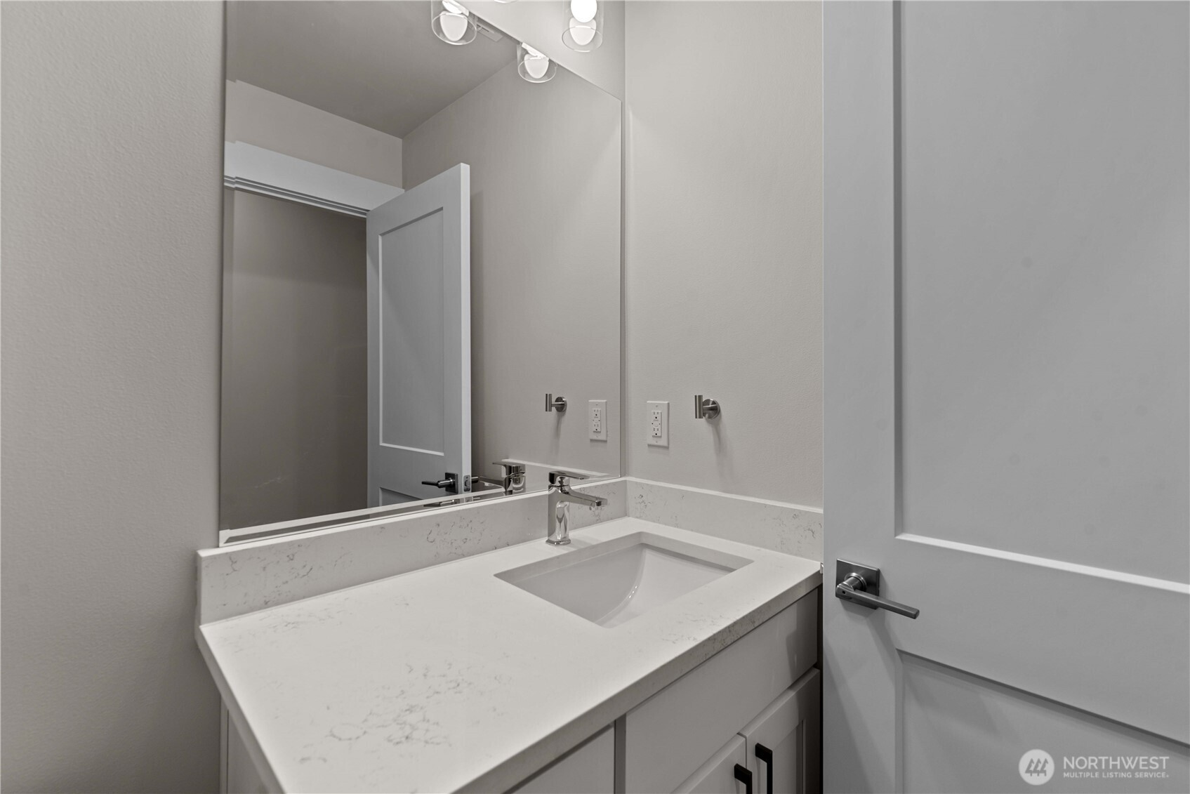 1030 Finch Lane, Unit D2 Wenatchee, WA 98801 - Photo 13 of 27