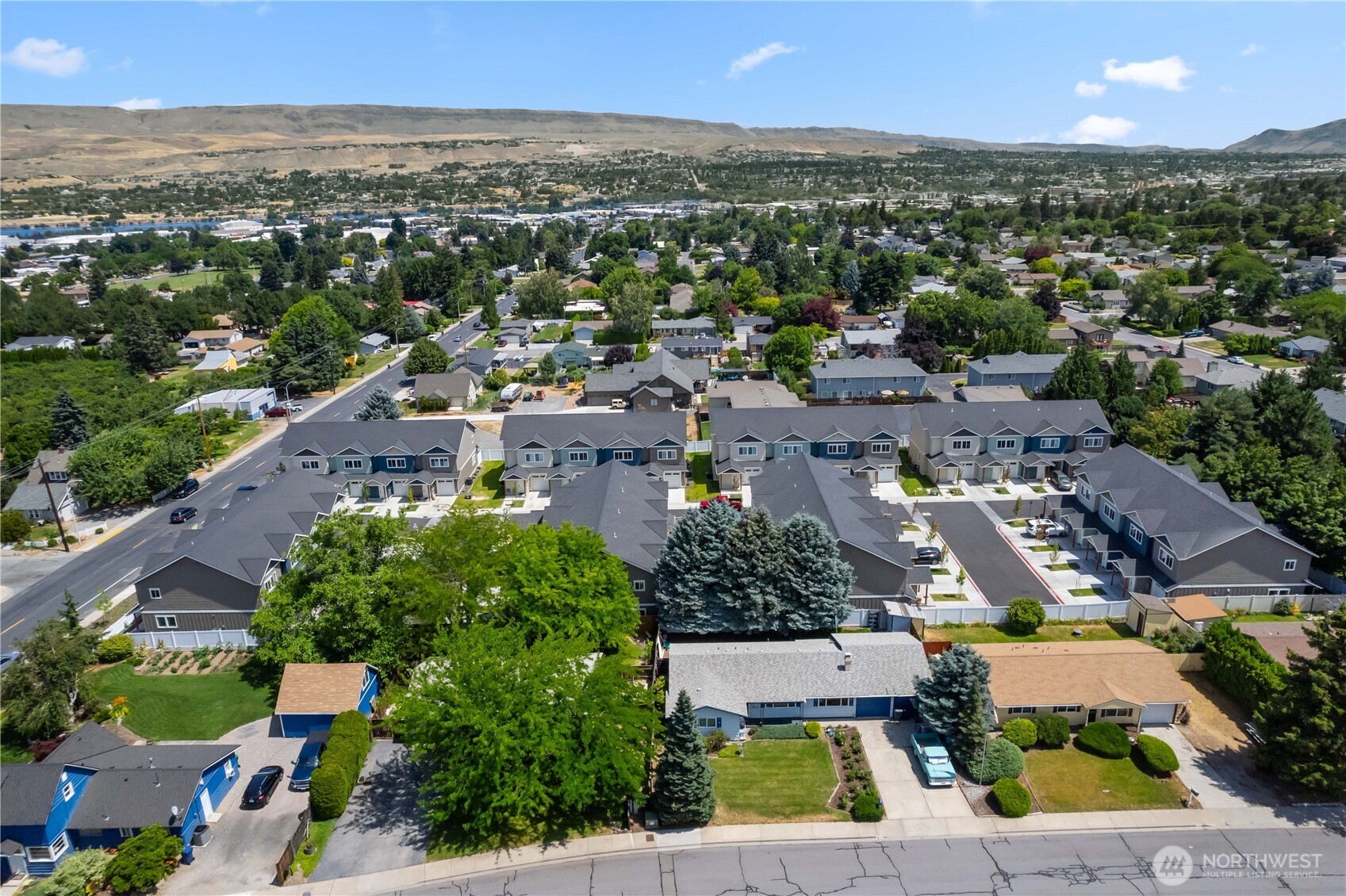 1030 Finch Lane, Unit D2 Wenatchee, WA 98801 - Photo 2 of 27