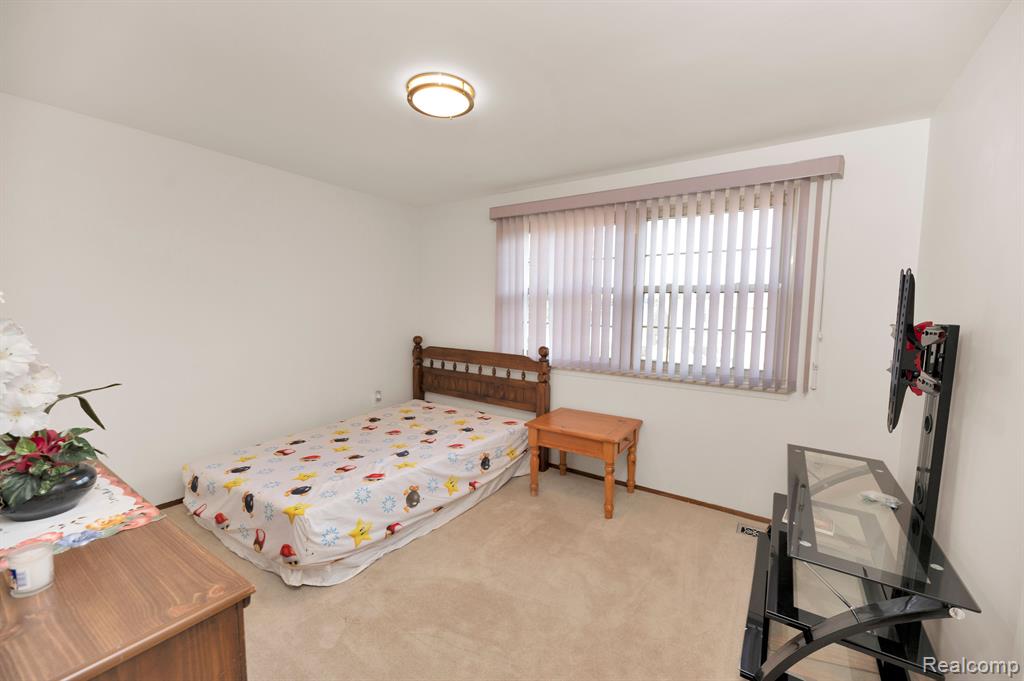621 Lockmoore Court Rochester, MI 48307 - Photo 22 of 46