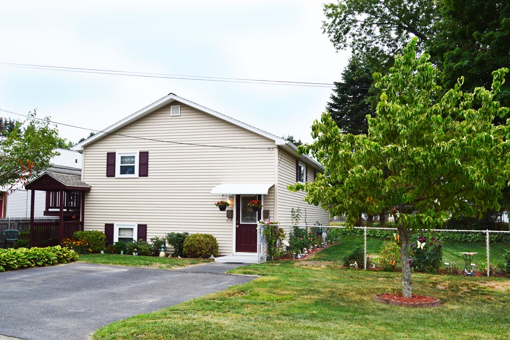 429 Old Field Road Chicopee, MA 01013 - Photo 1 of 30 Gallery Image 1