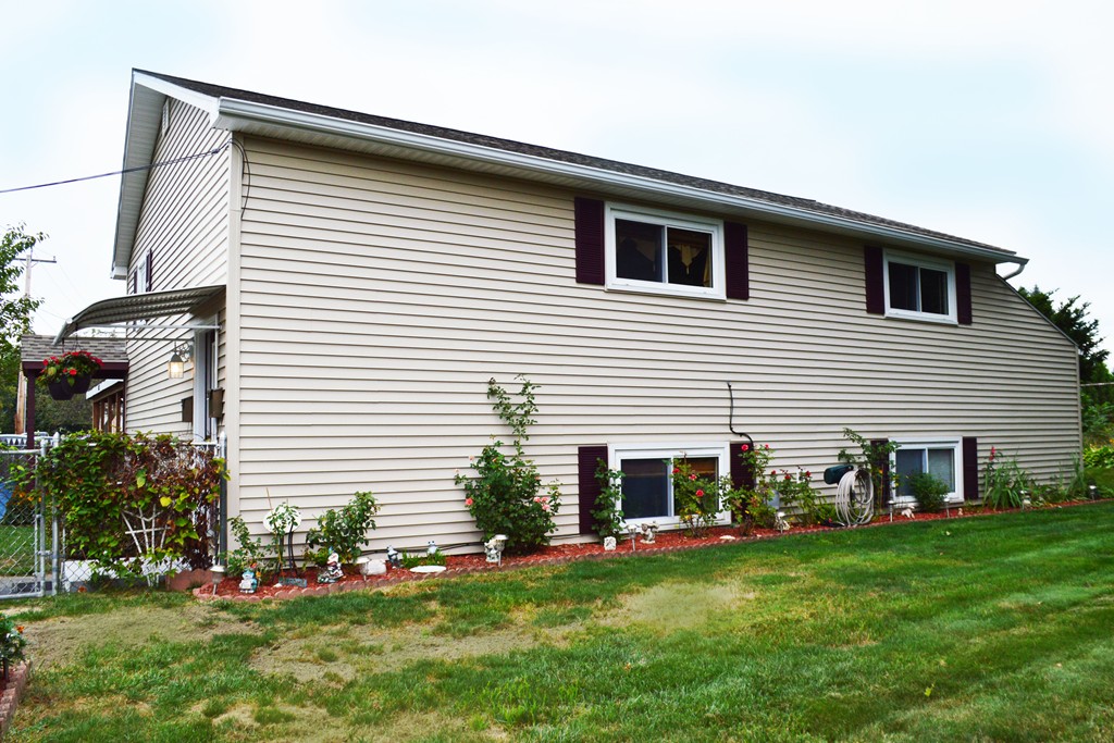 429 Old Field Road Chicopee, MA 01013 - Photo 2 of 30 Gallery Image 2