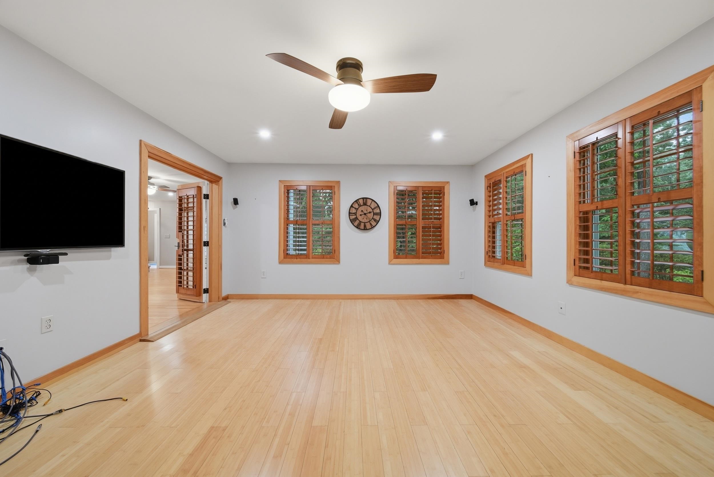 11 Montgomery Farm Road Derry, NH 03038 - Photo 21 of 59