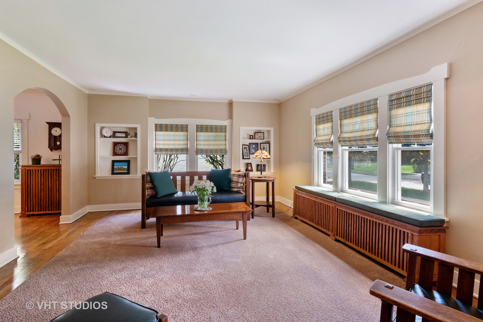 211 North Merrill Street Park Ridge, IL 60068 - Photo 2 of 26 a living room with furniture and a window