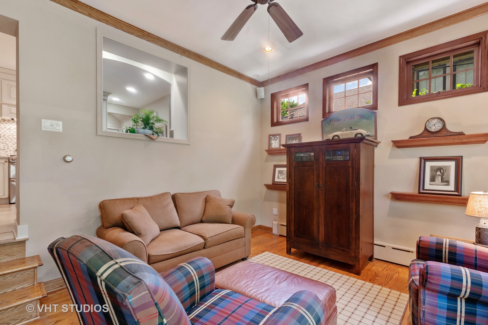 211 North Merrill Street Park Ridge, IL 60068 - Photo 13 of 26 a living room with furniture and painting on the wall