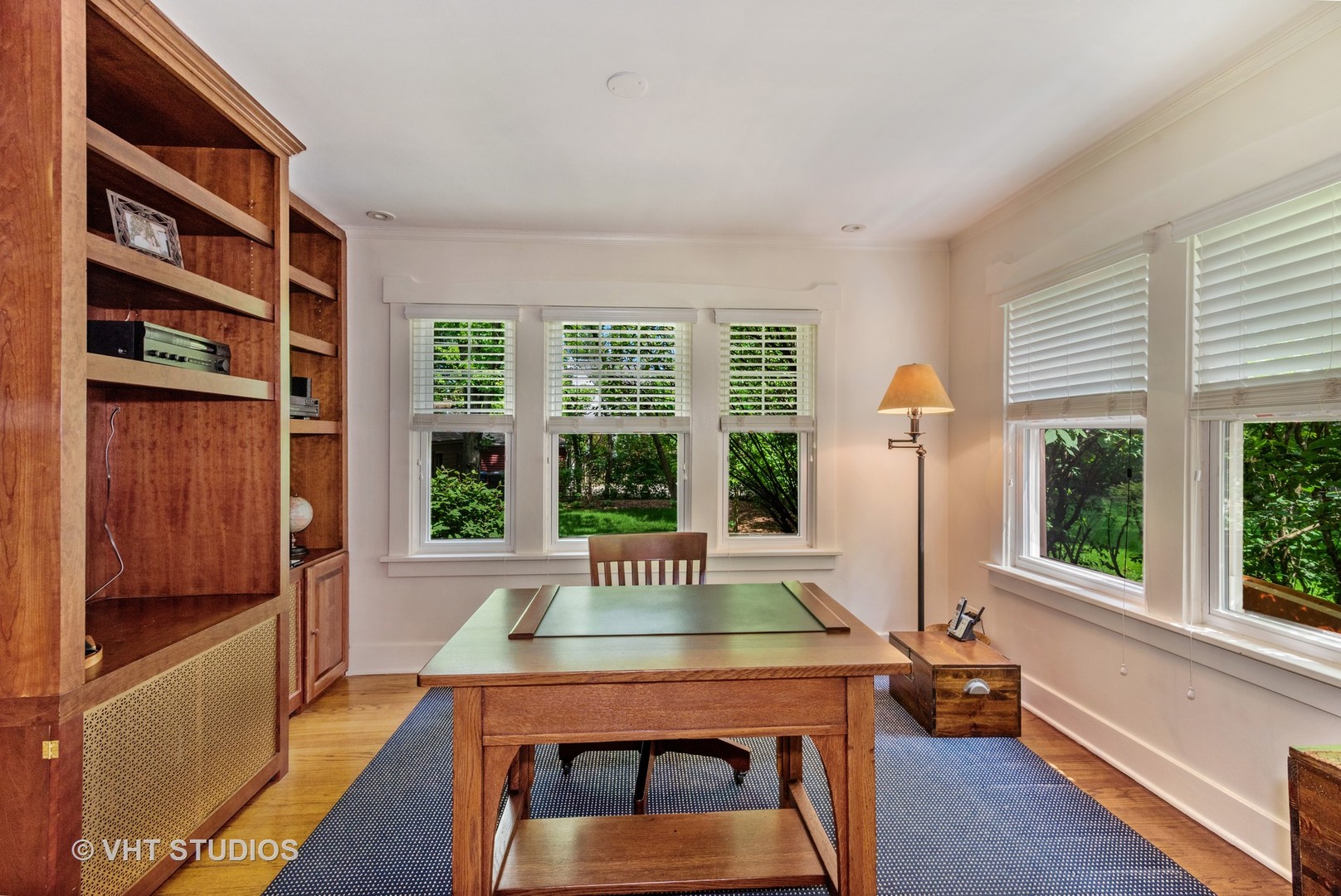211 North Merrill Street Park Ridge, IL 60068 - Photo 14 of 26 a room with furniture and a window