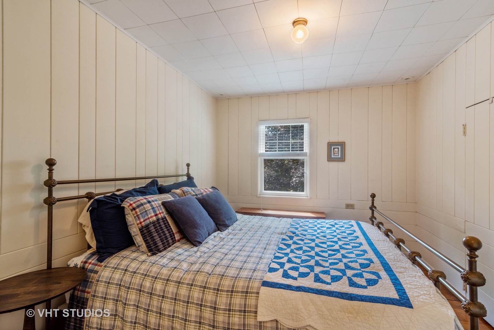 211 North Merrill Street Park Ridge, IL 60068 - Photo 20 of 26 a bedroom with bed and window