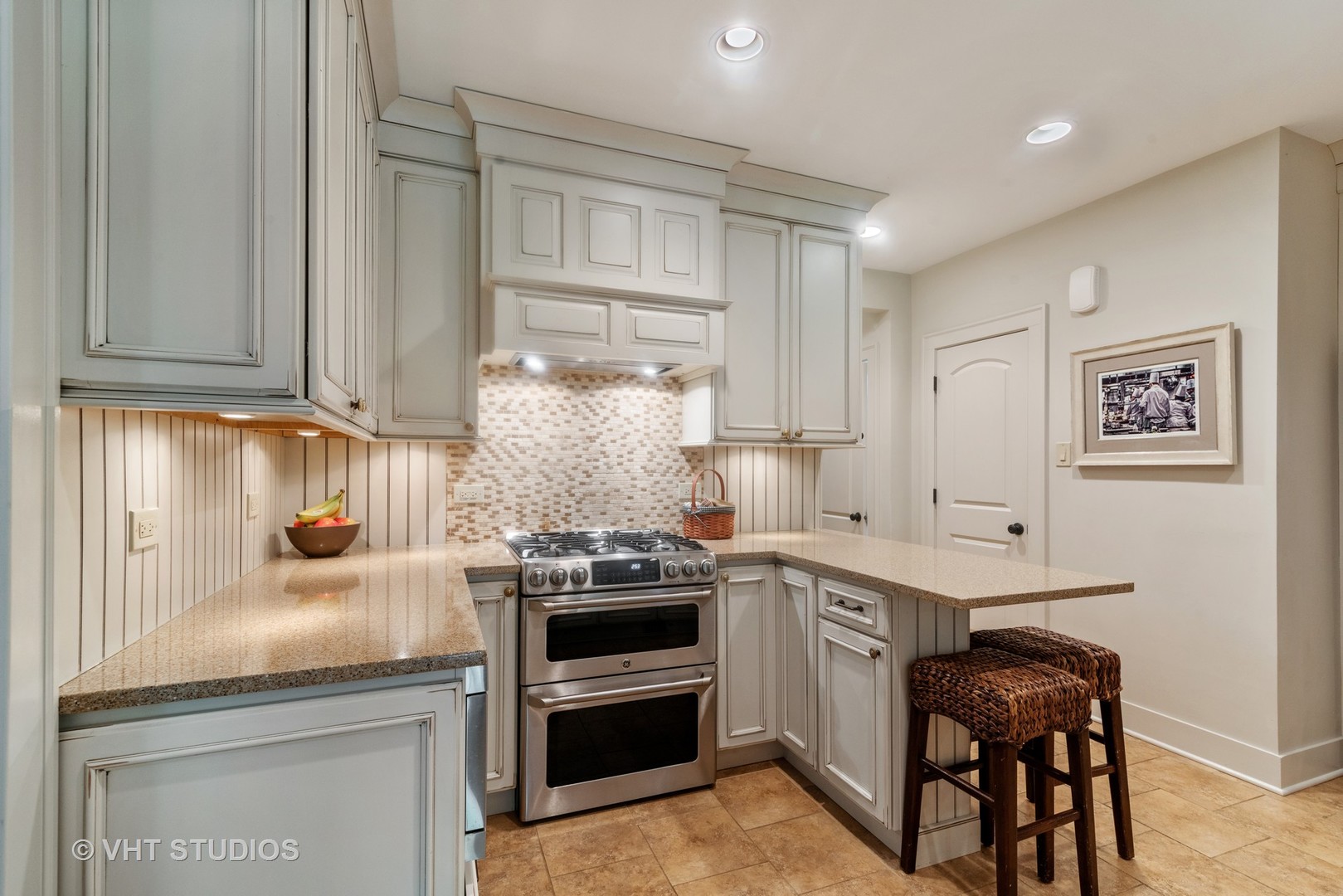 211 North Merrill Street Park Ridge, IL 60068 - Photo 6 of 26 a kitchen with stainless steel appliances granite countertop a sink stove and cabinets