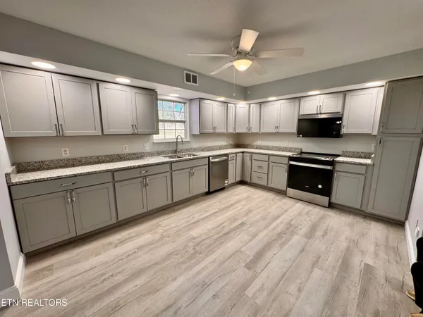 $459,900 | 913 Columbine Lea, Sevierville, TN 37862