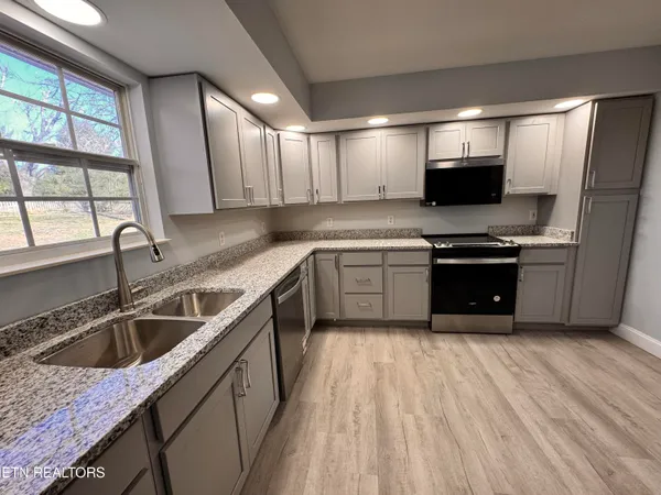 $459,900 | 913 Columbine Lea, Sevierville, TN 37862