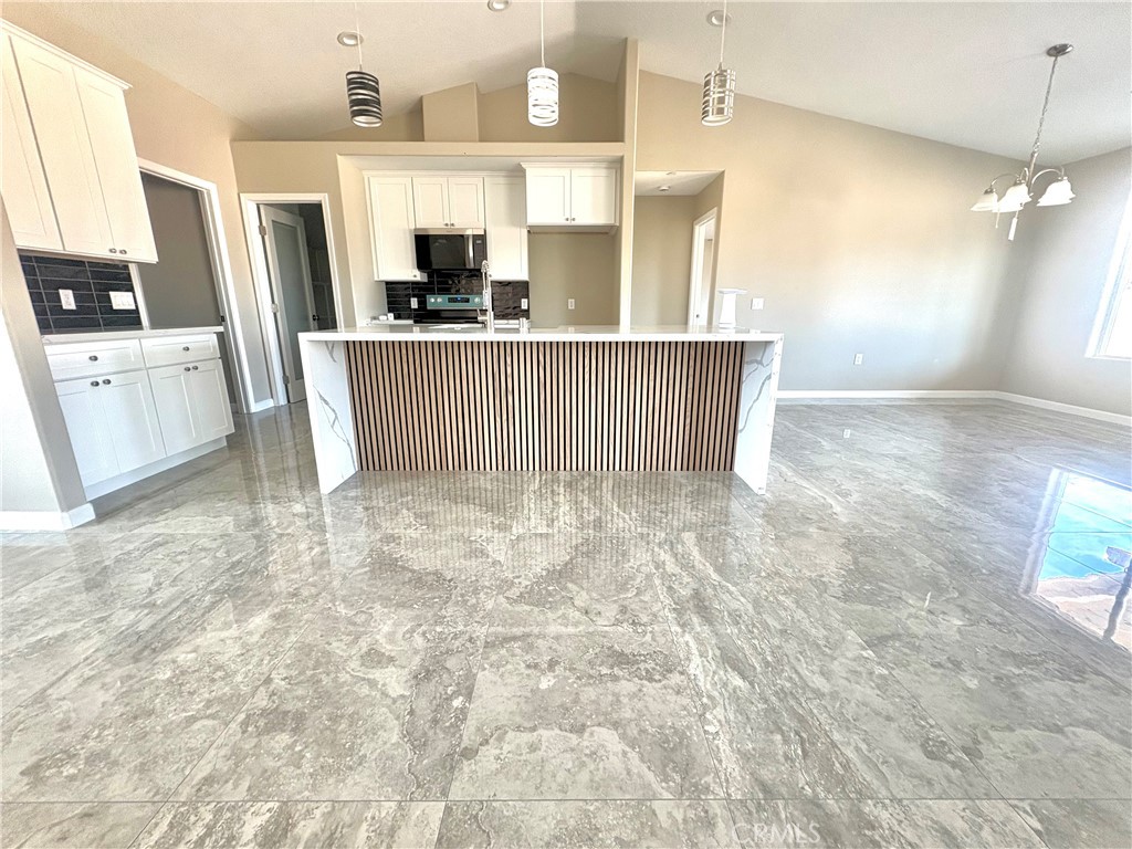 19375 Corwin Road Apple Valley, CA 92307 - Photo 2 of 27