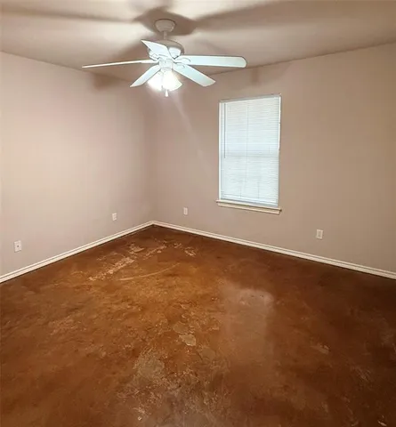 $1,525 | 946 East 3rd Street, Weatherford, TX 76086