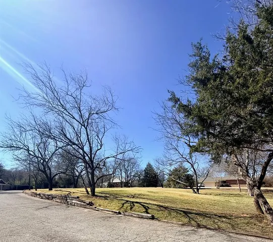 $1,525 | 946 East 3rd Street, Weatherford, TX 76086