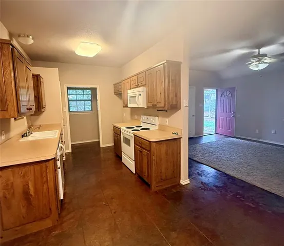 $1,525 | 946 East 3rd Street, Weatherford, TX 76086