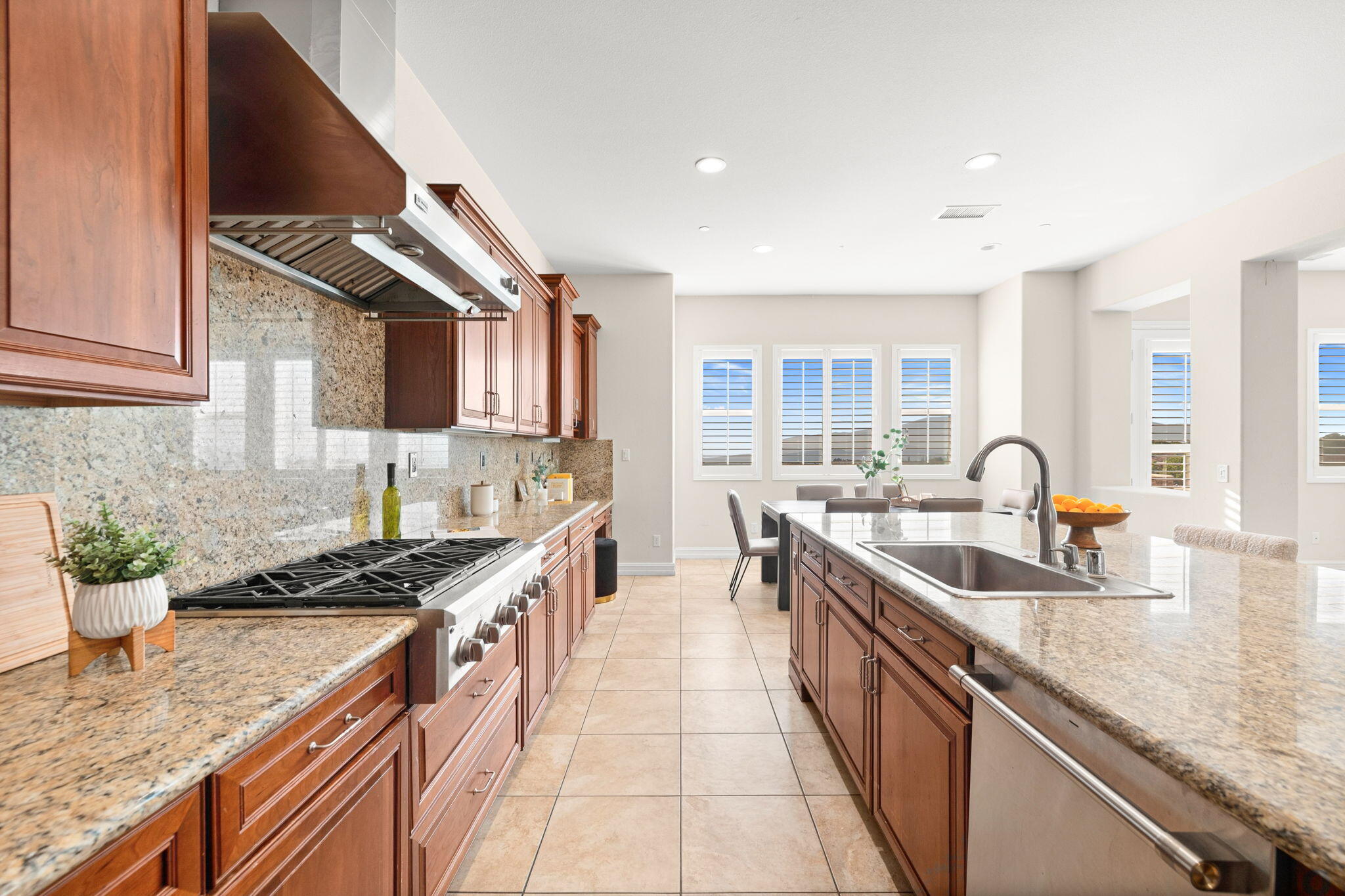 7641 Kingdom Drive Riverside, CA 92506 - Photo 10 of 47 33-web-or-mls-8M4A7081