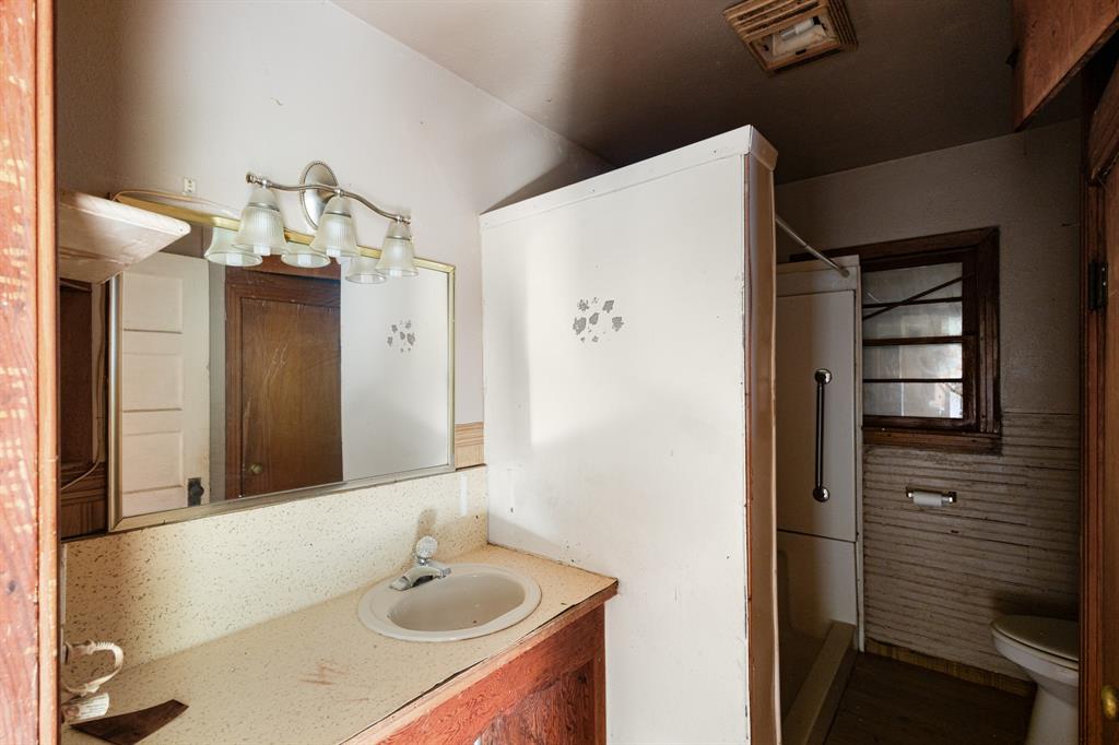 201 Proctor Lane Sunset, TX 76270 - Photo 13 of 18 a bathroom with a sink and a mirror