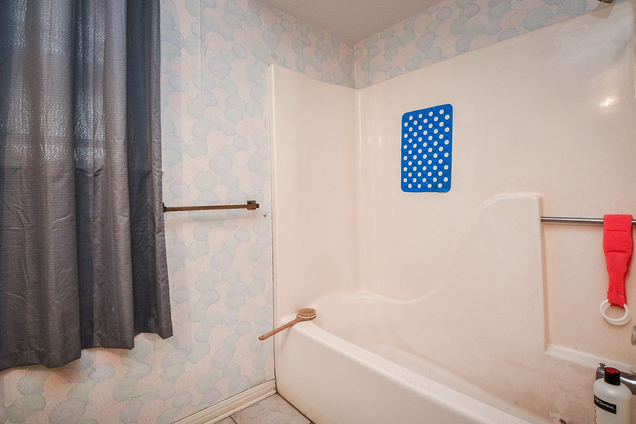 68 Alexander Court Angleton, TX 77515 - Photo 9 of 15 a bathroom with a shower and a bath tub