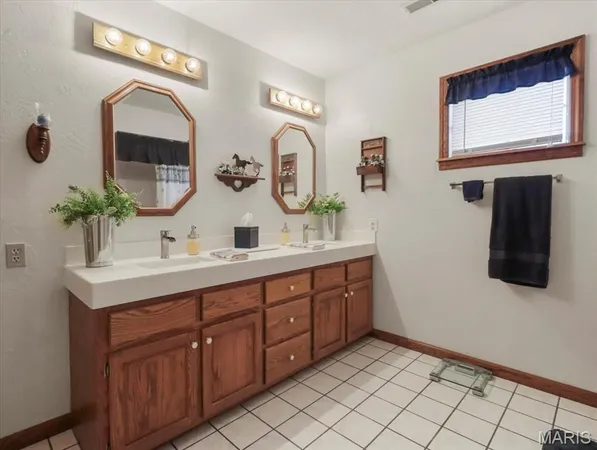 $499,000 | 1001 North Hovis Street, Mountain Grove, MO 65711