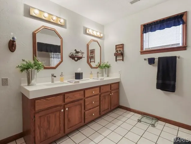 $499,000 | 1001 North Hovis Street, Mountain Grove, MO 65711