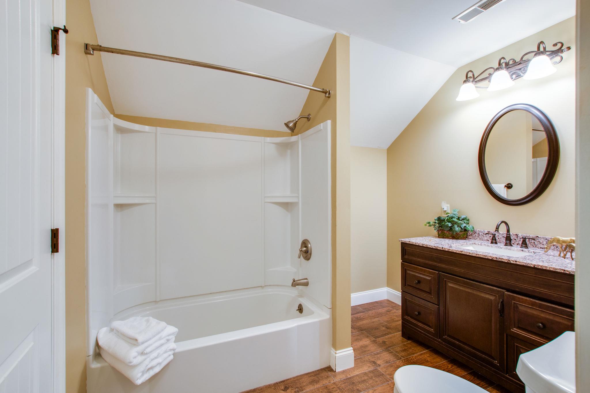 6629 Burnt Knob Road Murfreesboro, TN 37128 - Photo 20 of 27 Full bath up with a walk-in closet.