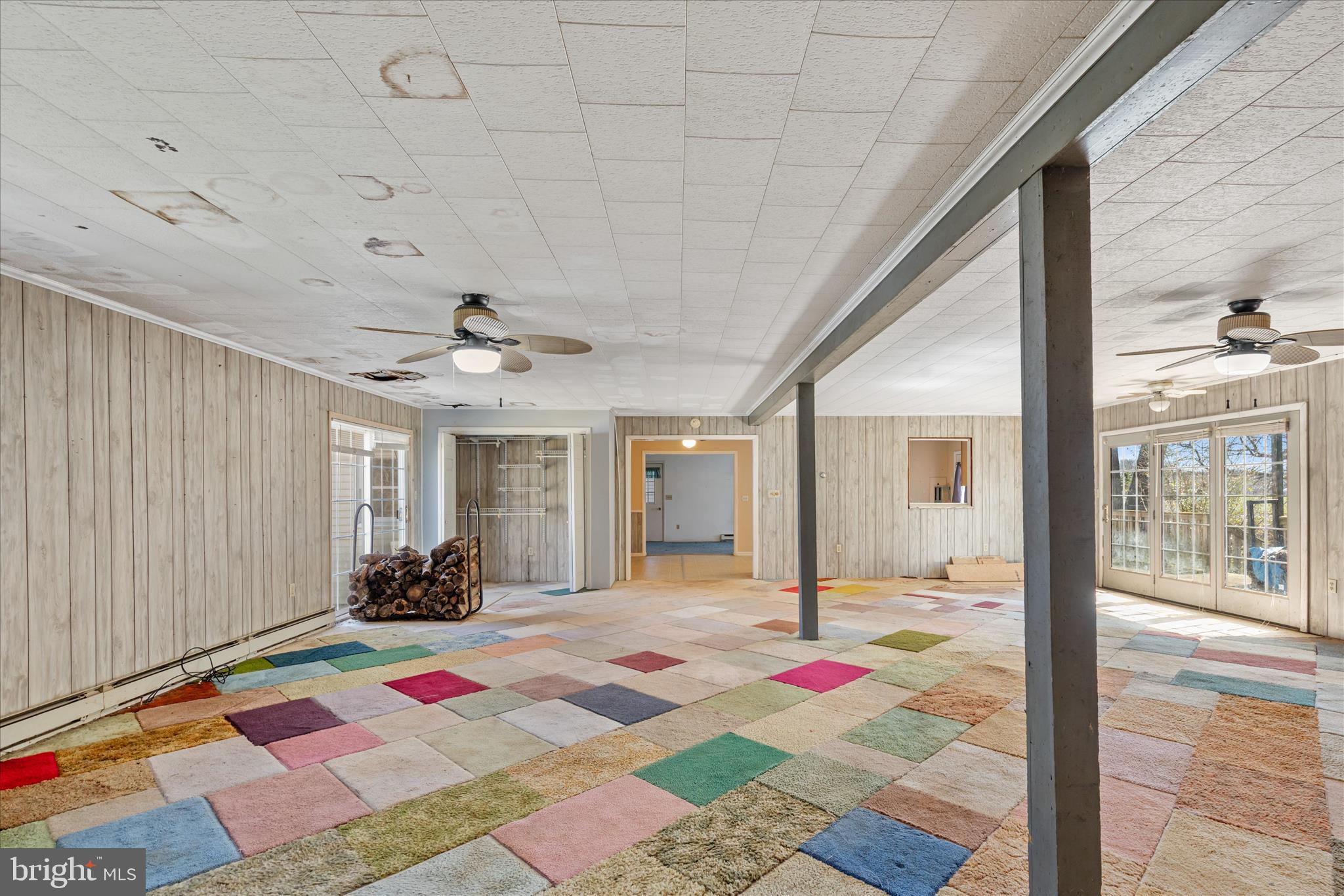 28359 Martins Farm Road Milton, DE 19968 - Photo 15 of 63 a bed room with a bed and a table