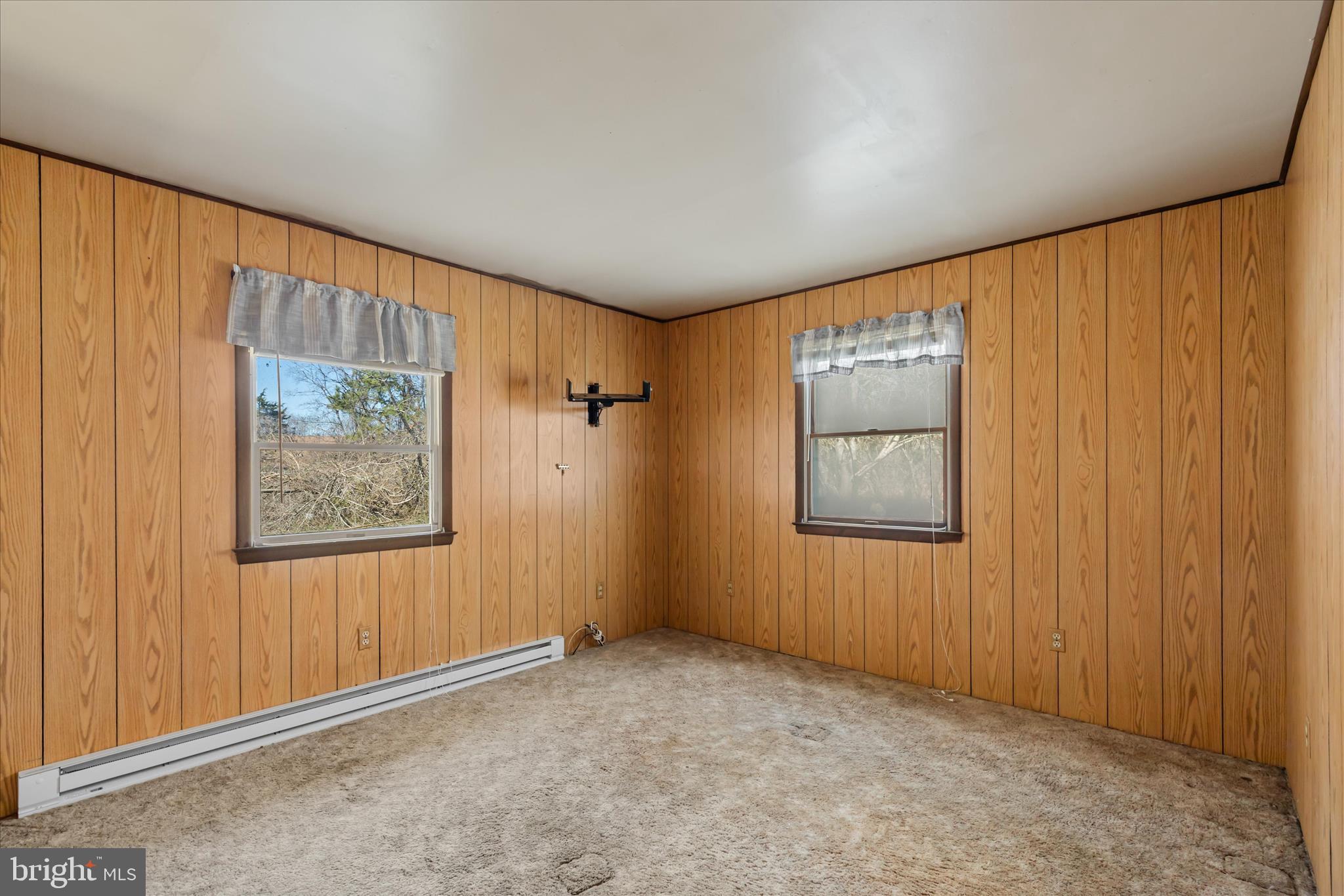 28359 Martins Farm Road Milton, DE 19968 - Photo 26 of 63 an empty room with windows