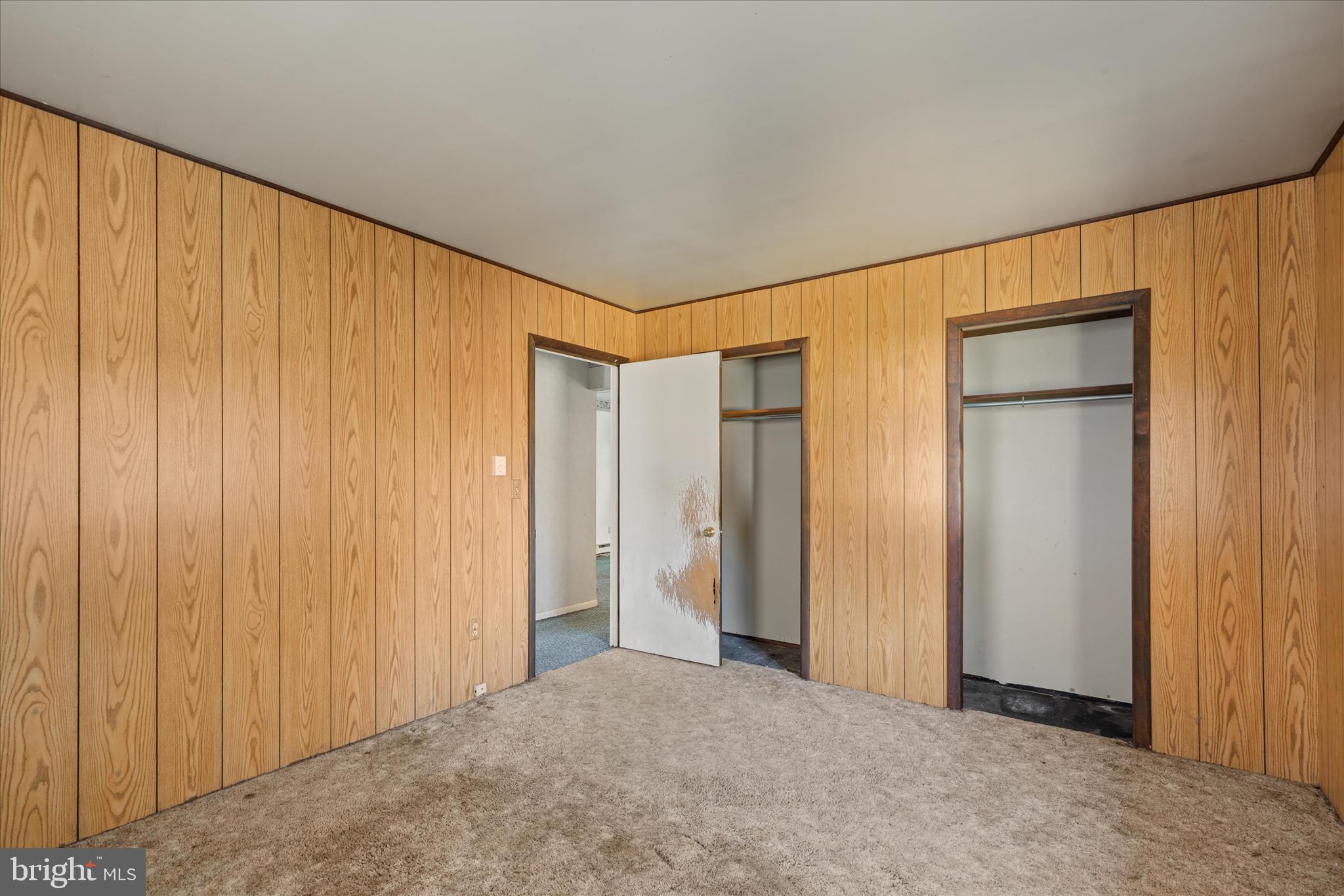 28359 Martins Farm Road Milton, DE 19968 - Photo 28 of 63 a view of a big room with closet and wooden floor