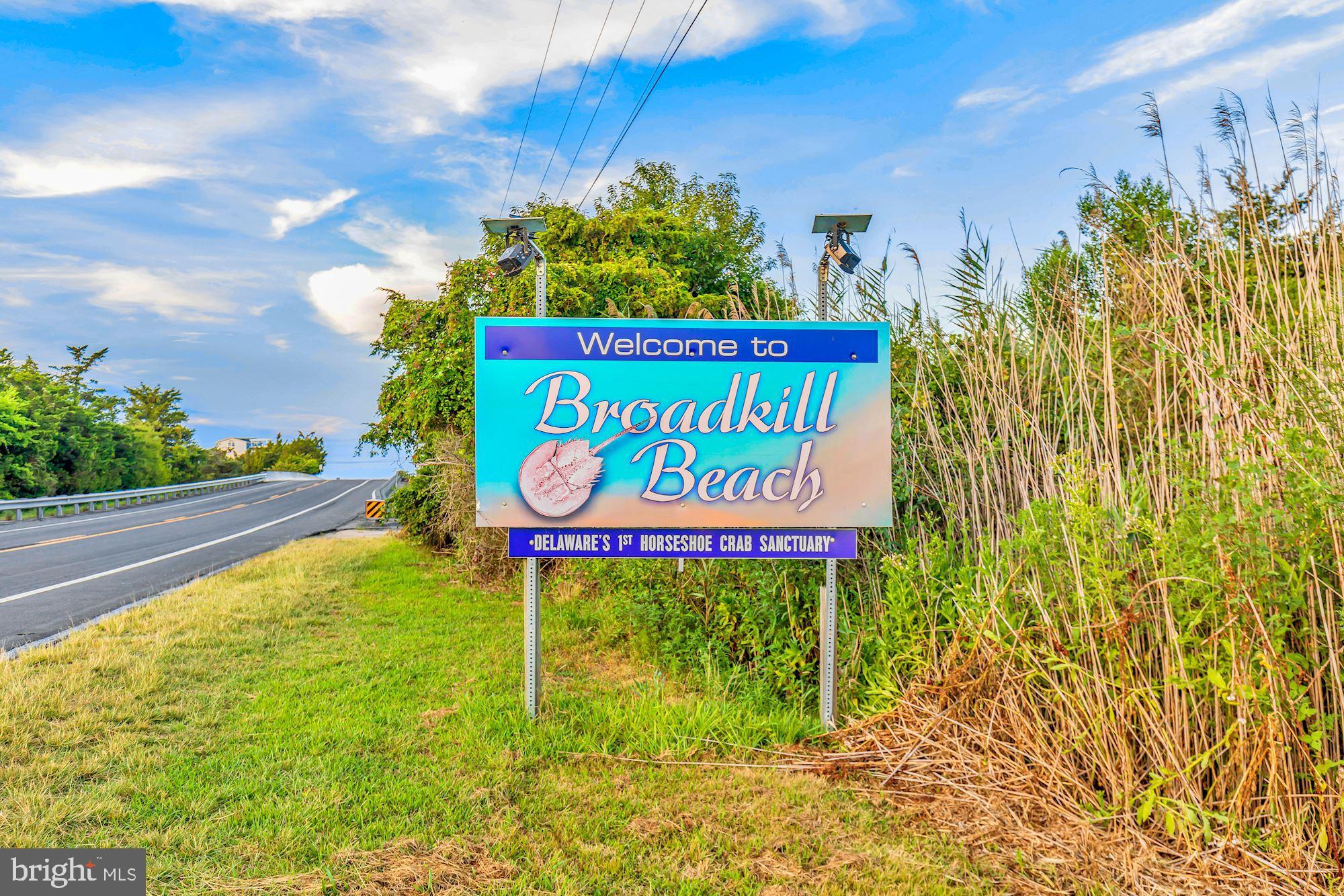 28359 Martins Farm Road Milton, DE 19968 - Photo 55 of 63 a sign that is on the side of the street