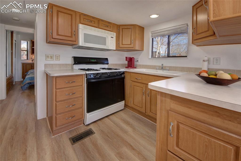 65 Sunshine Loop Fairplay, CO 80440 - Photo 15 of 50 Kitchen with gas