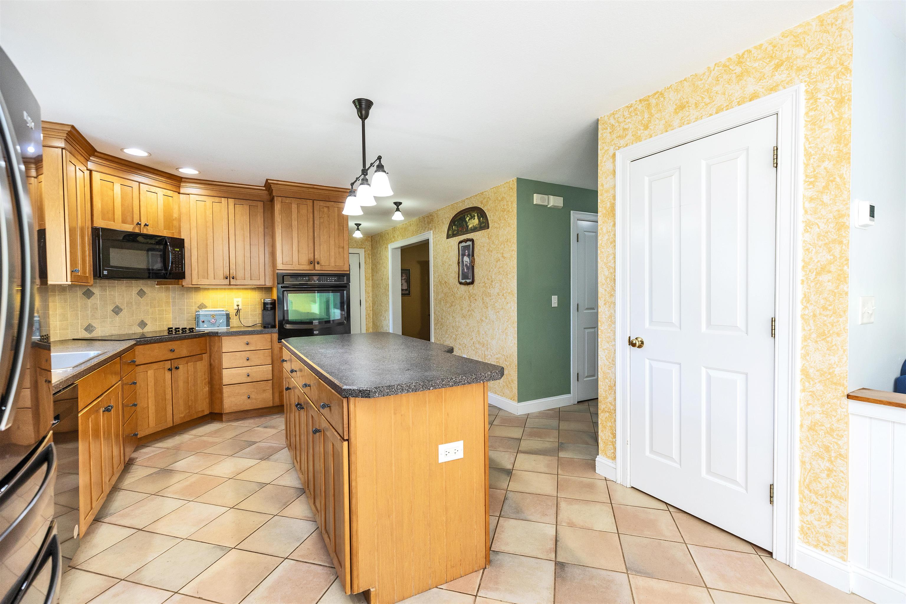 230 Hoit Road Concord, NH 03301 - Photo 8 of 58 Gallery Image 8
