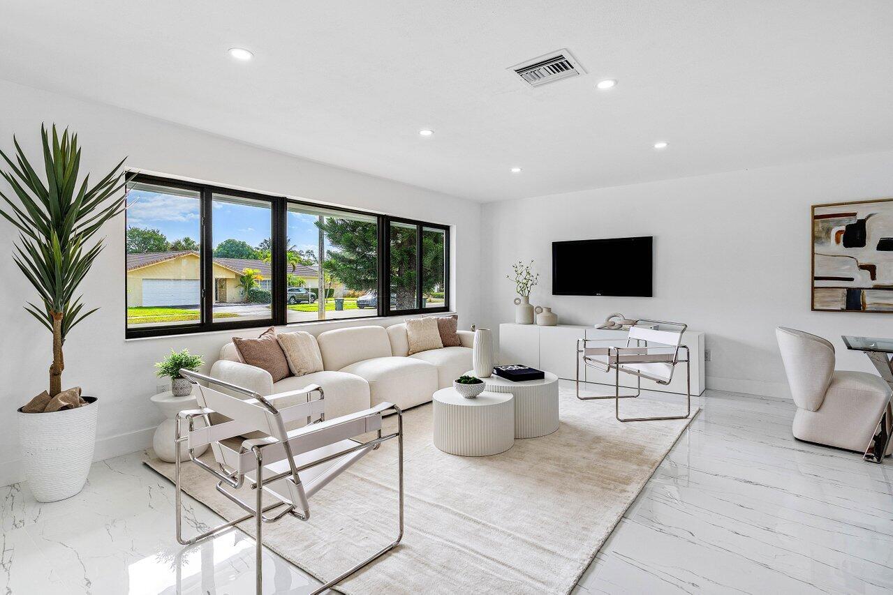 1384 Southwest 12th Street Boca Raton, FL 33486 - Photo 3 of 25 008-1384Southwest12thStreet-BocaRaton-FL