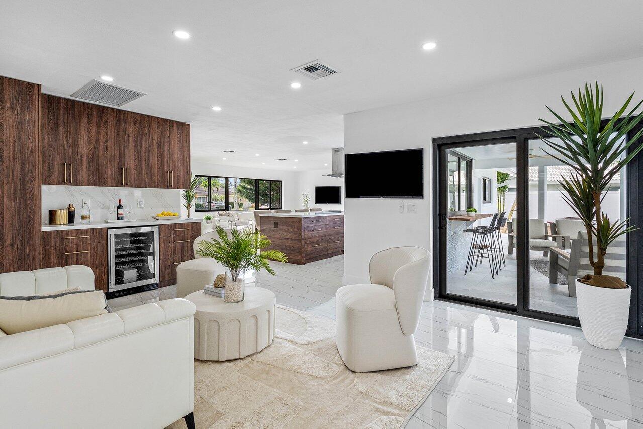 1384 Southwest 12th Street Boca Raton, FL 33486 - Photo 5 of 25 016-1384Southwest12thStreet-BocaRaton-FL